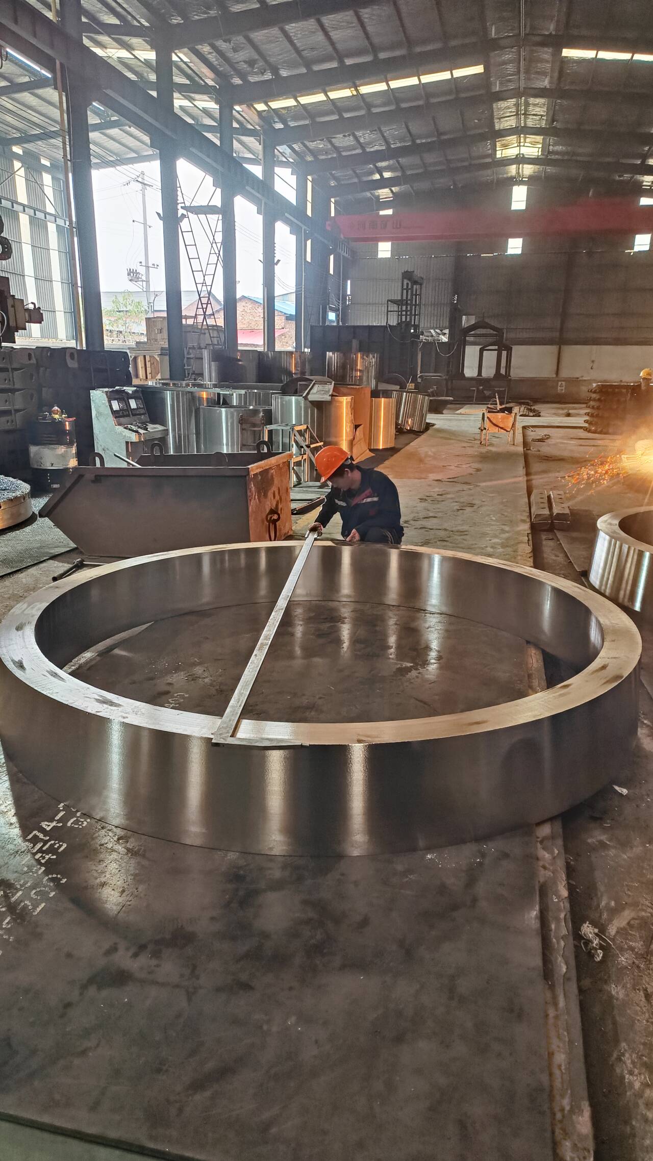 Customized crushing profiles for bi-metal shells